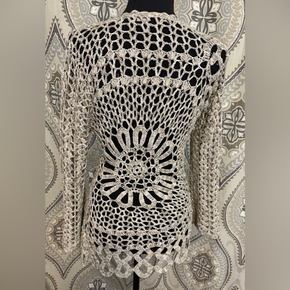 Boston Proper Asymmetric Beige Crochet Lace Top Size Small - Picture 4 of 5